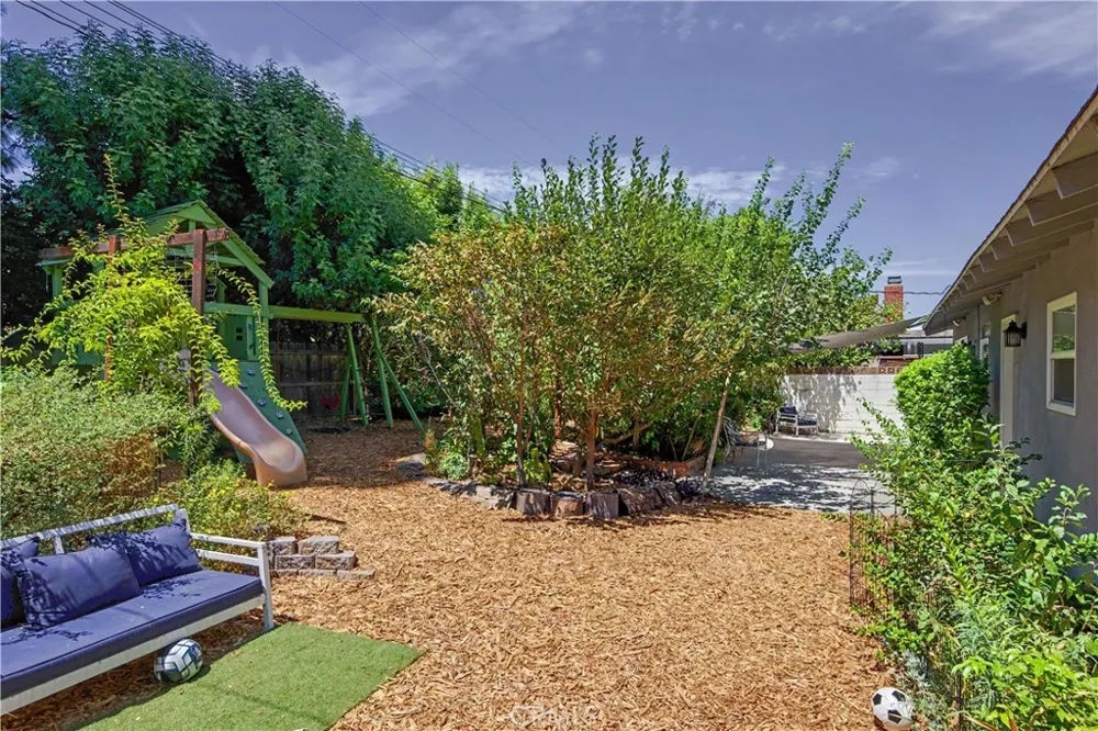 7329 Sausalito West Hills, CA 91307