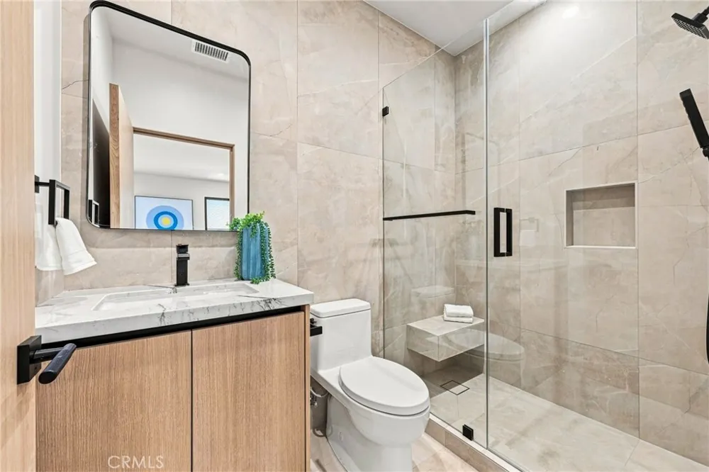 4949 Bilmoor Avenue Tarzana, CA 91356