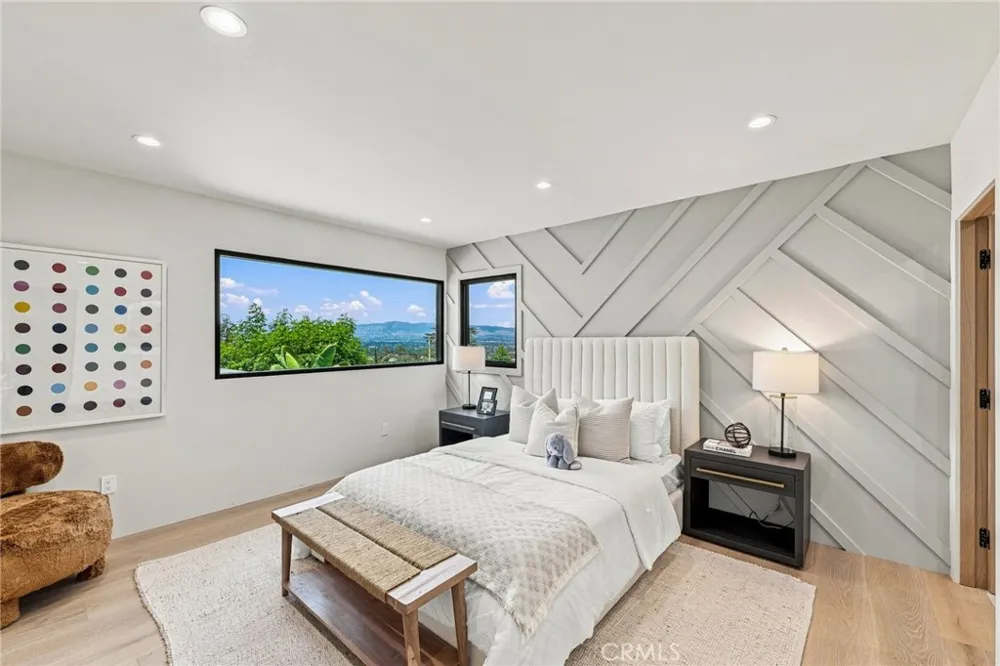 4949 Bilmoor Avenue Tarzana, CA 91356
