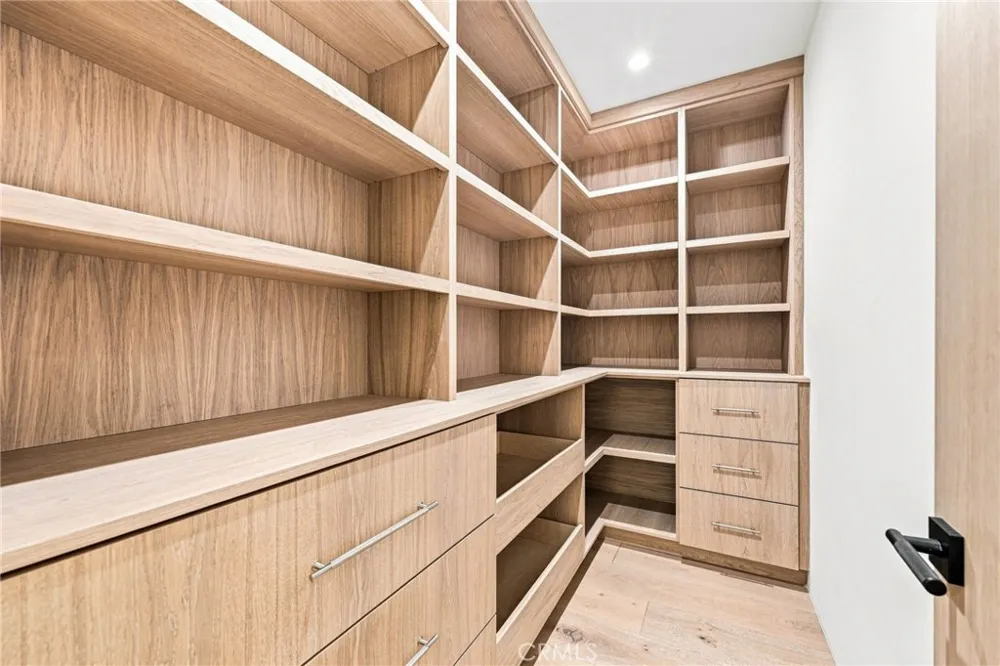 4949 Bilmoor Avenue Tarzana, CA 91356