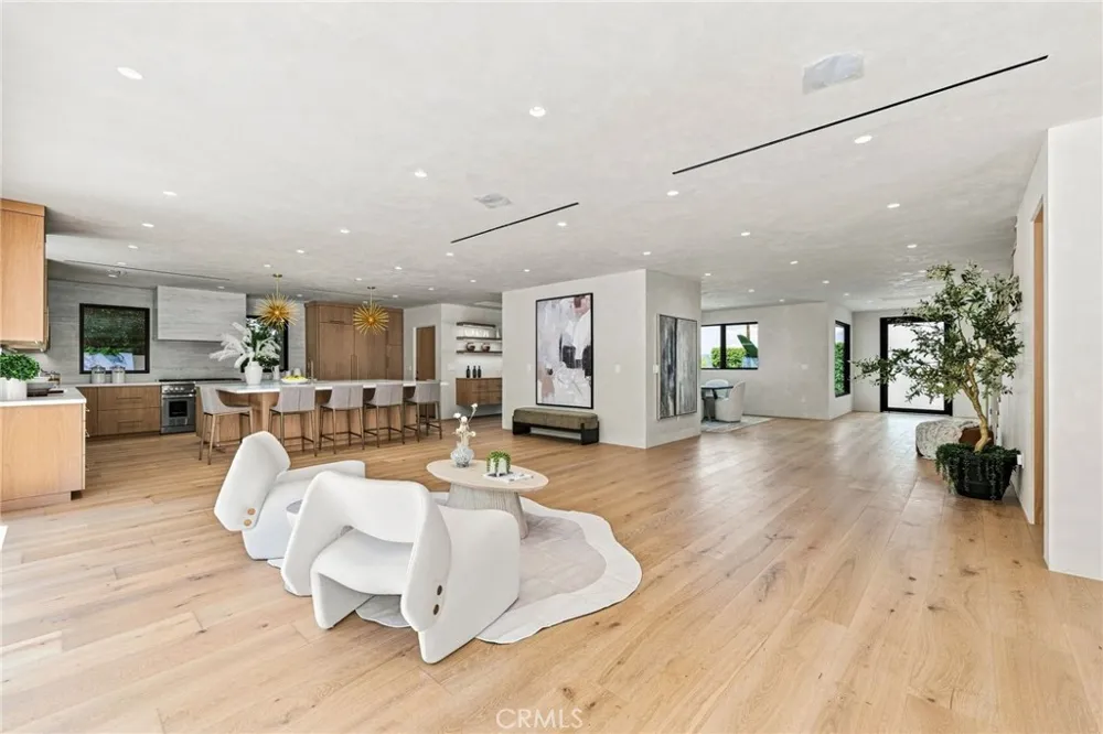 4949 Bilmoor Avenue Tarzana, CA 91356