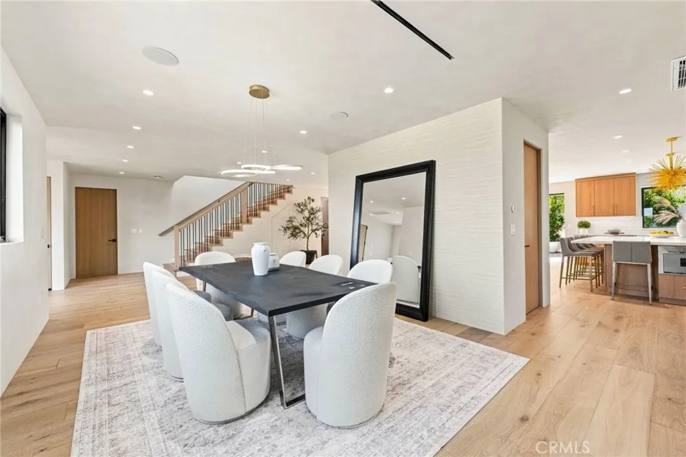 4949 Bilmoor Avenue Tarzana, CA 91356