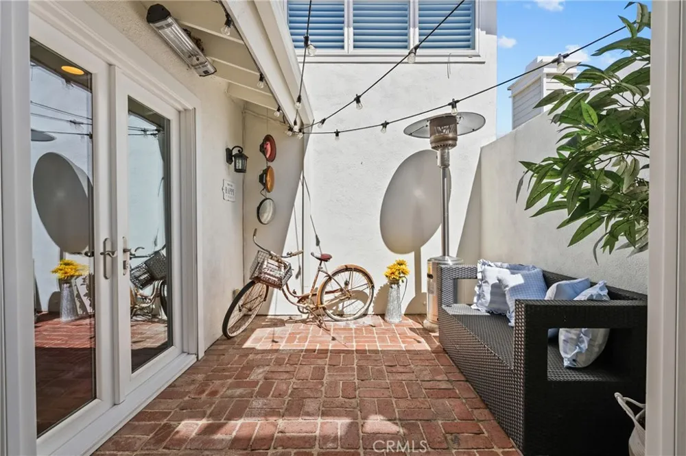23950 Bar Harbor Court Valencia, CA 91355