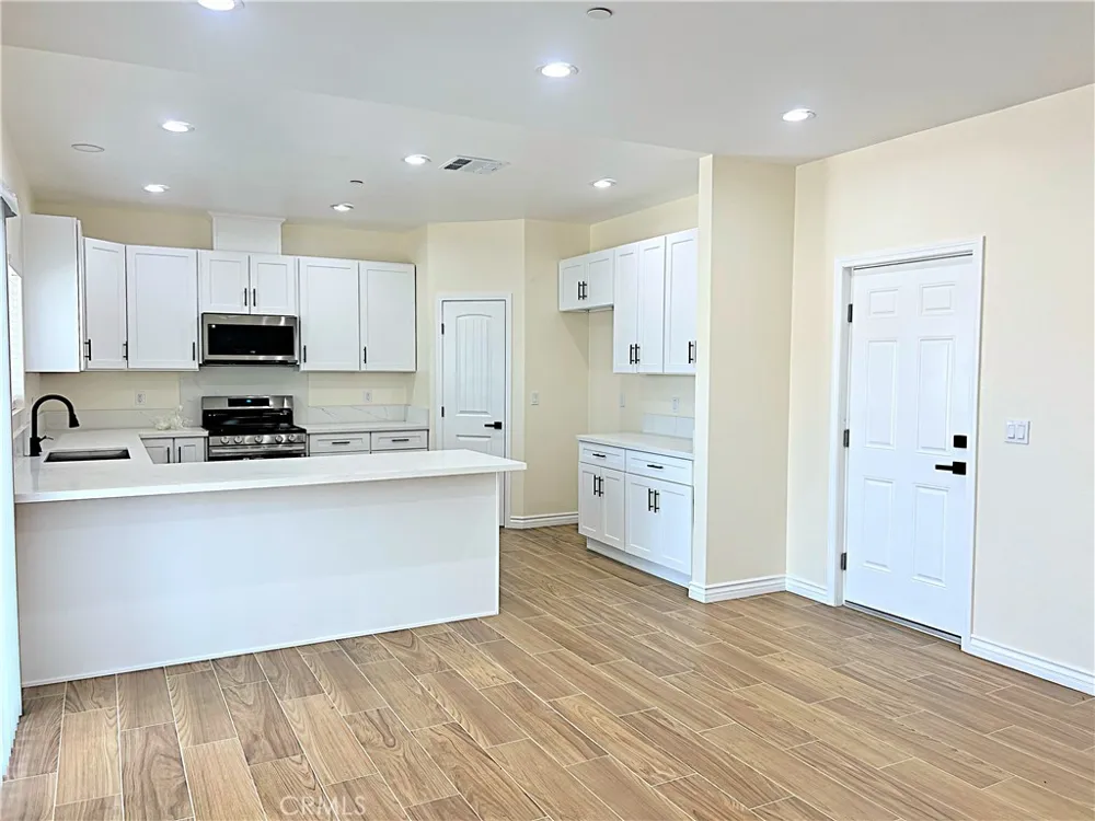 9256 E Avenue R-14 E Littlerock, CA 93543