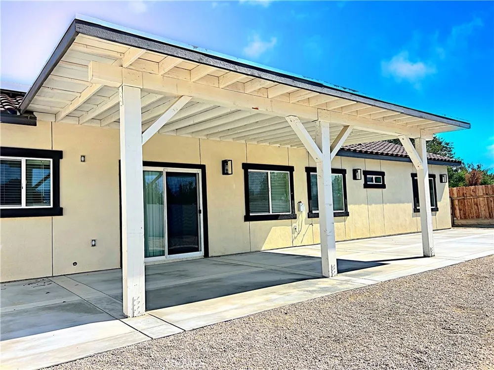 9256 E Avenue R-14 E Littlerock, CA 93543