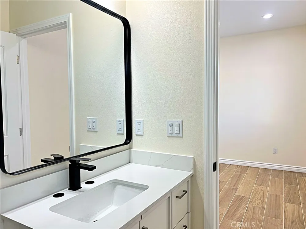 9256 E Avenue R-14 E Littlerock, CA 93543