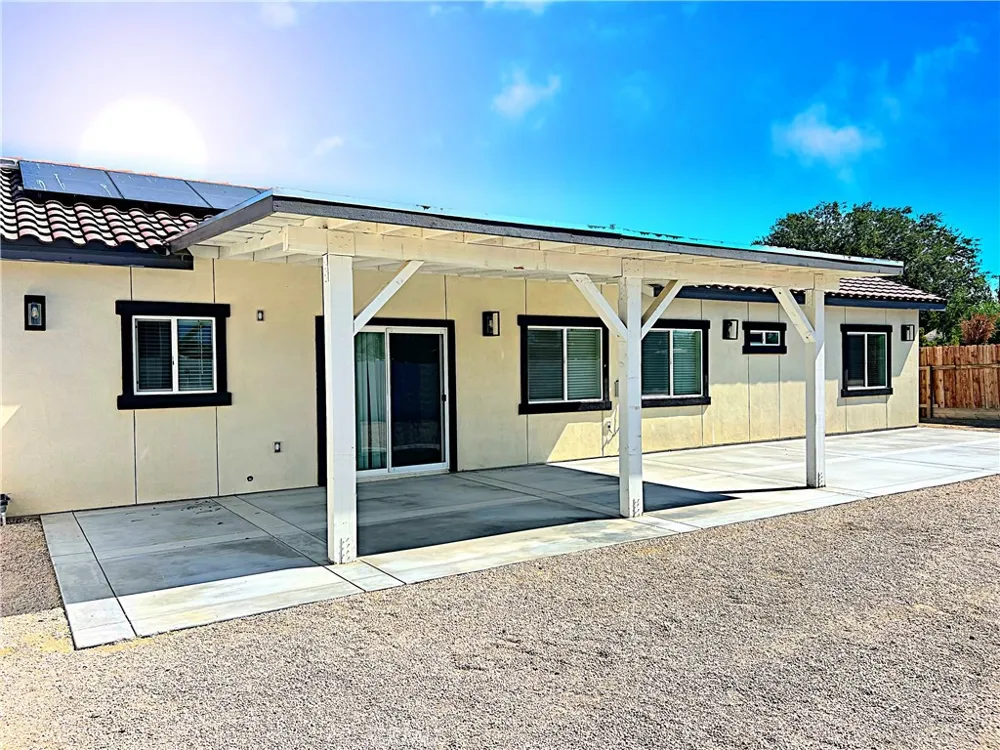 9256 E Avenue R-14 E Littlerock, CA 93543