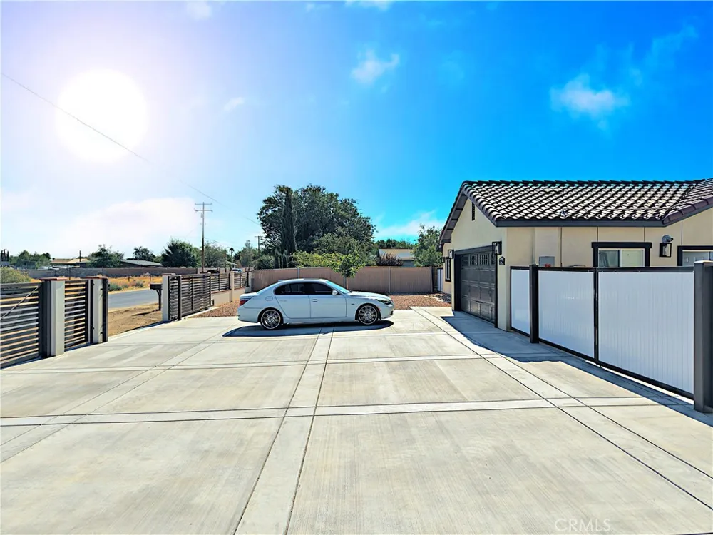 9256 E Avenue R-14 E Littlerock, CA 93543