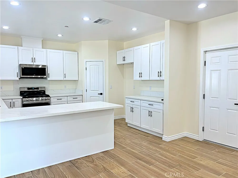9256 E Avenue R-14 E Littlerock, CA 93543