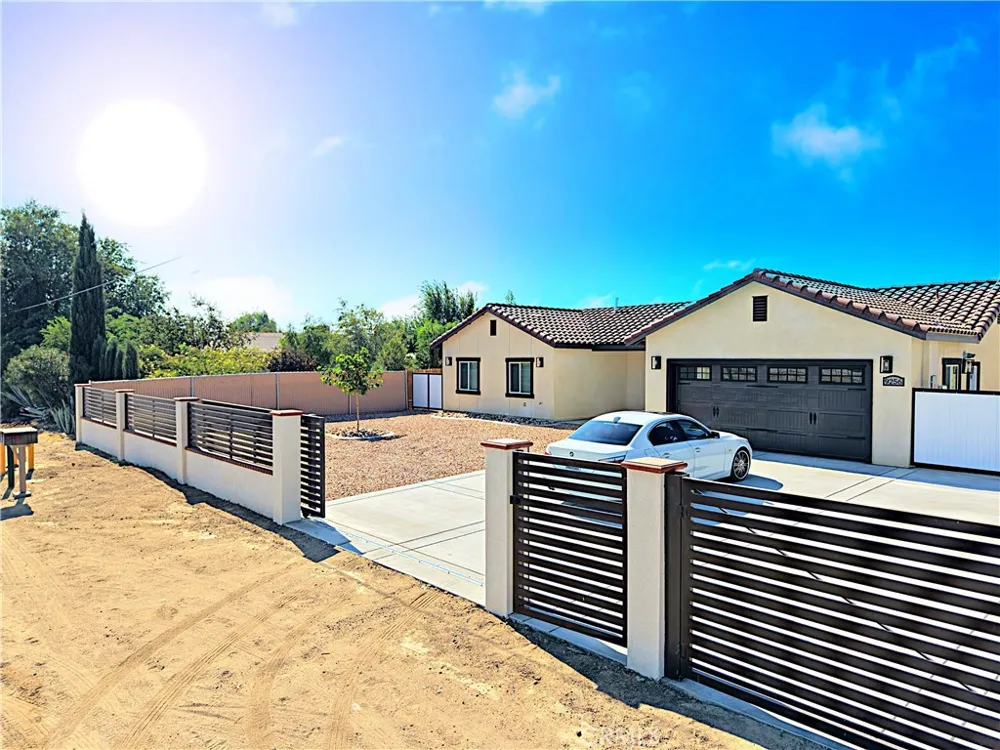 9256 E Avenue R-14 E Littlerock, CA 93543
