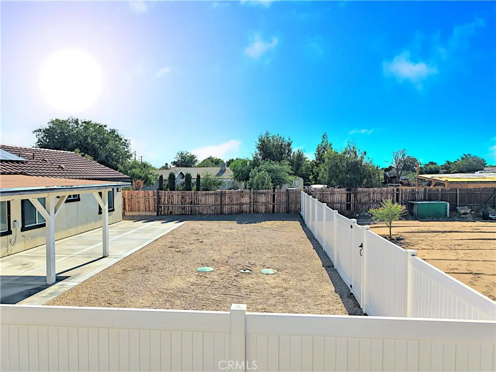 9256 E Avenue R-14 E Littlerock, CA 93543