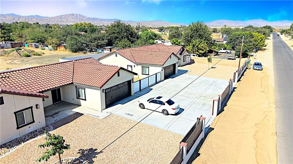 9256 E Avenue R-14 E Littlerock, CA 93543