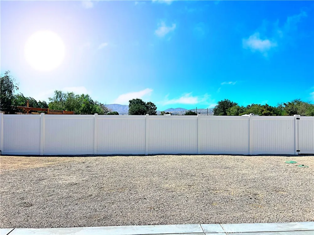 9256 E Avenue R-14 E Littlerock, CA 93543