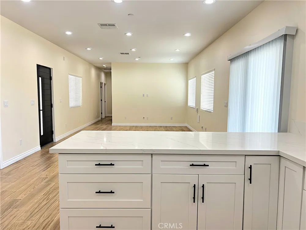 9256 E Avenue R-14 E Littlerock, CA 93543