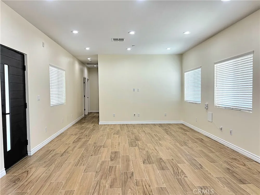 9256 E Avenue R-14 E Littlerock, CA 93543