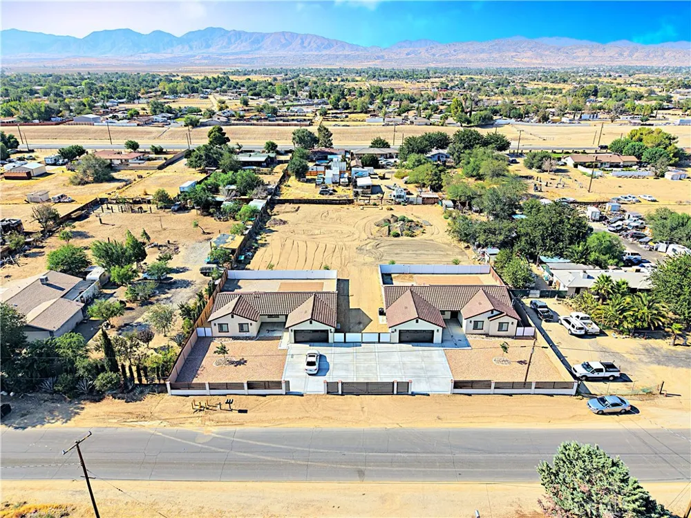 9256 E Avenue R-14 E Littlerock, CA 93543