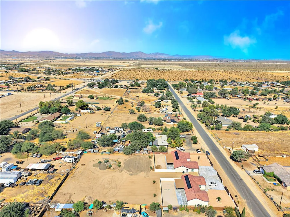 9256 E Avenue R-14 E Littlerock, CA 93543