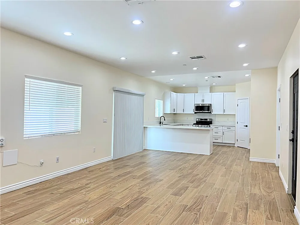 9256 E Avenue R-14 E Littlerock, CA 93543