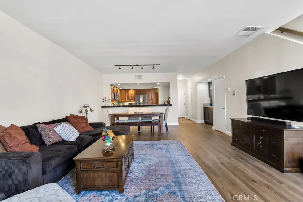 5230 Bellingham #7 Valley Village, CA 91607