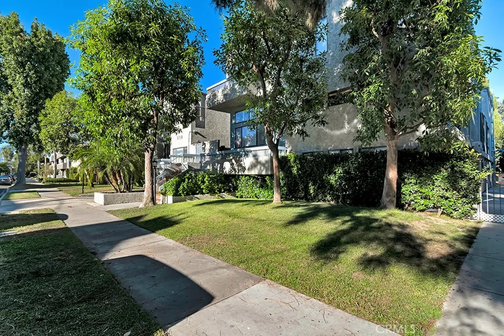 5230 Bellingham #7 Valley Village, CA 91607