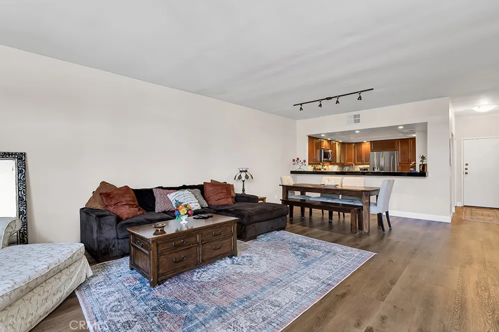 5230 Bellingham #7 Valley Village, CA 91607