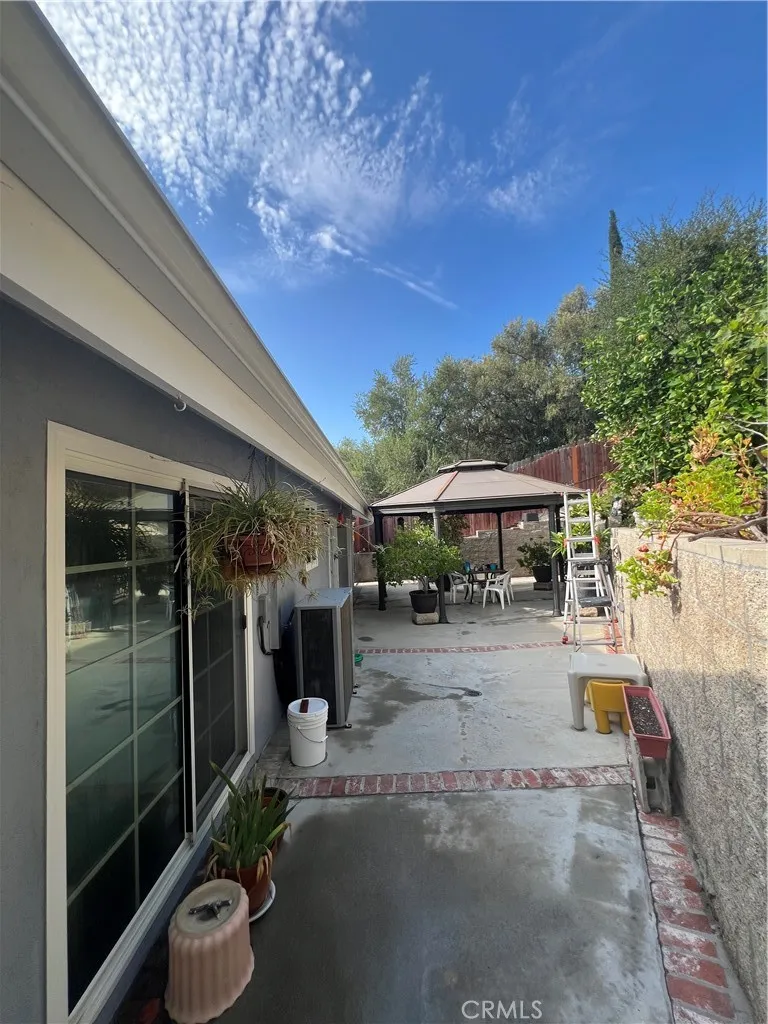 9855 Mcbroom Street Shadow Hills, CA 91040