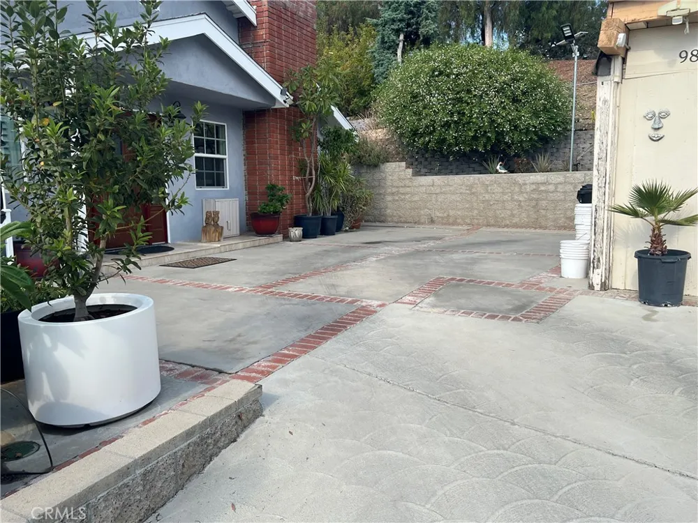 9855 Mcbroom Street Shadow Hills, CA 91040