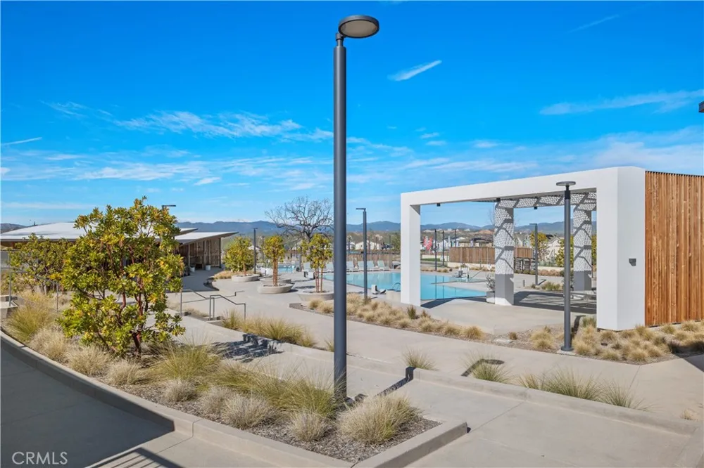 27105 Valley Oak Valencia, CA 91381