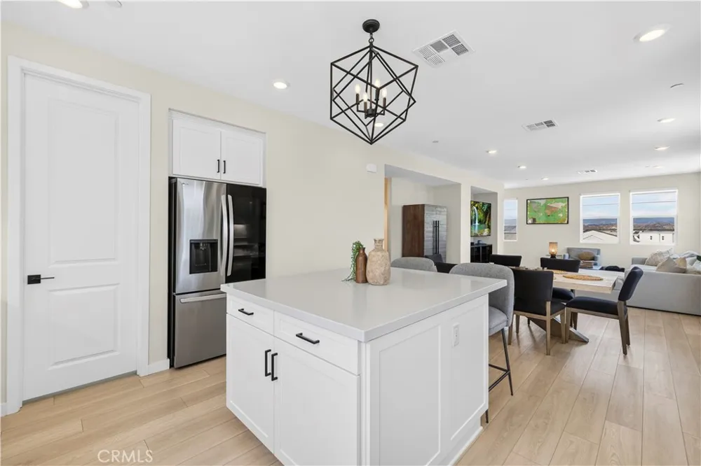 27105 Valley Oak Valencia, CA 91381