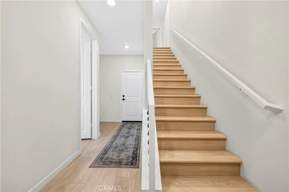 27105 Valley Oak Valencia, CA 91381