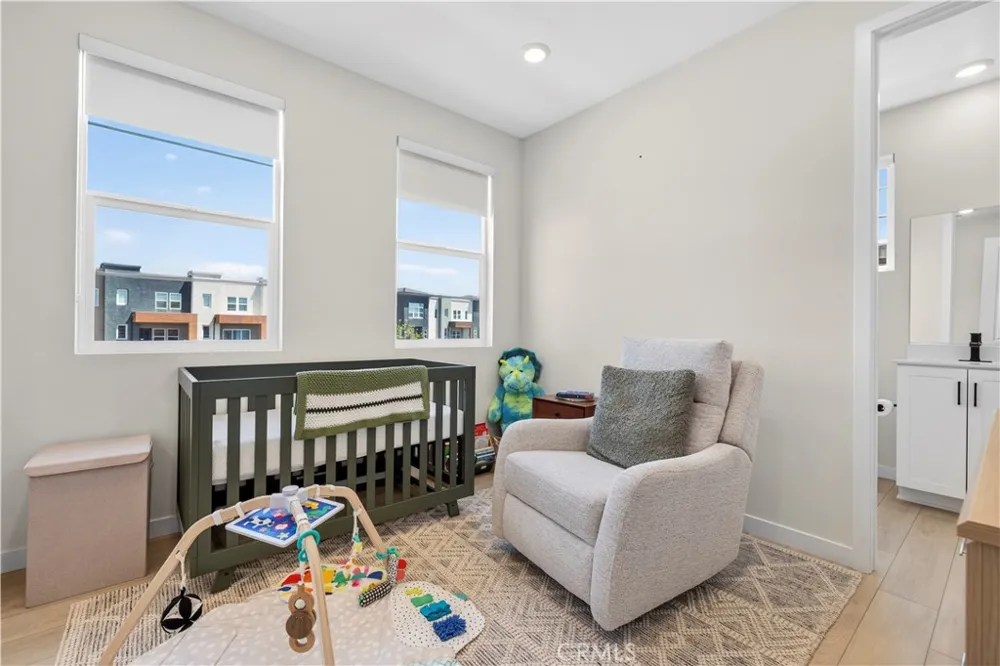 27105 Valley Oak Valencia, CA 91381