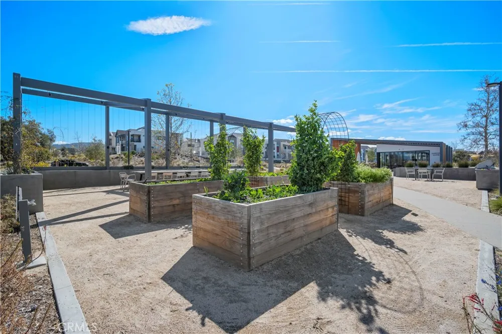 27105 Valley Oak Valencia, CA 91381