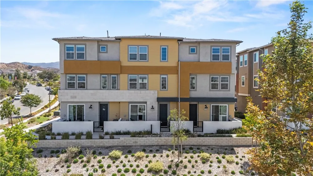 27105 Valley Oak Valencia, CA 91381
