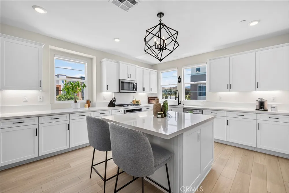 27105 Valley Oak Valencia, CA 91381