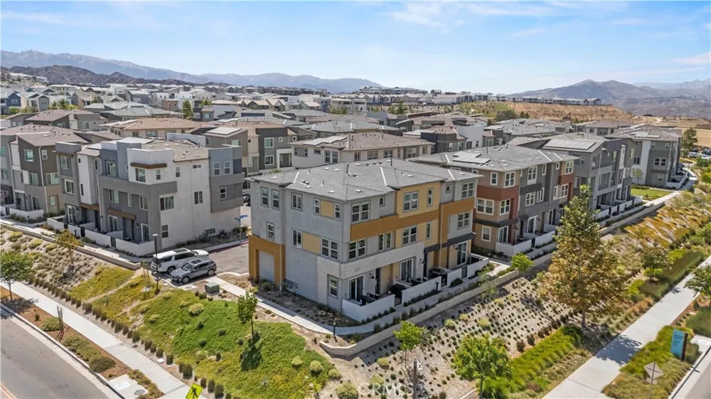 27105 Valley Oak Valencia, CA 91381