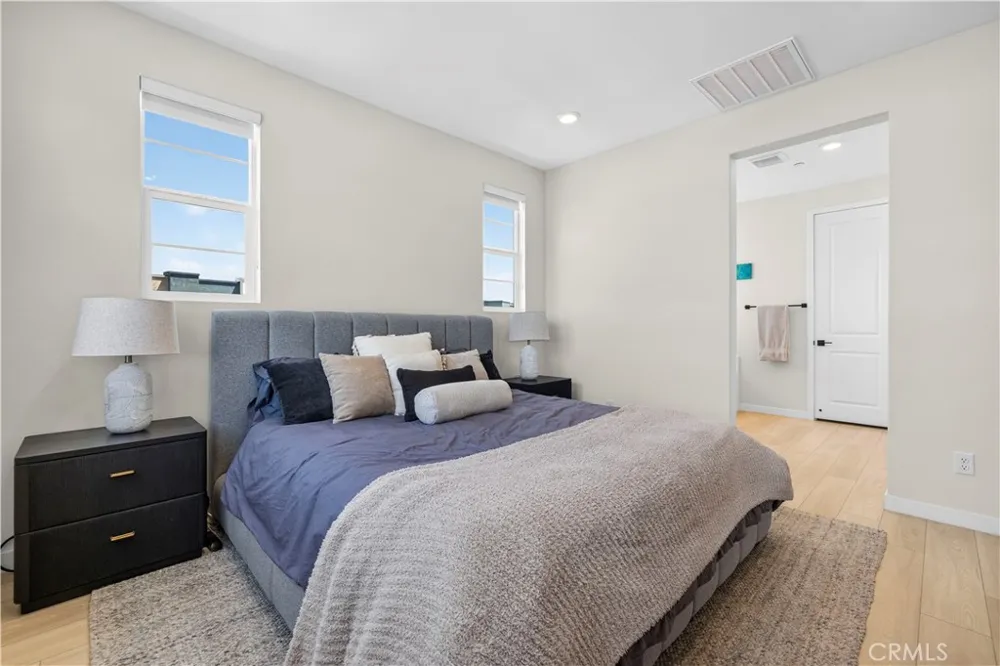 27105 Valley Oak Valencia, CA 91381