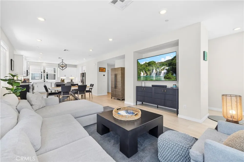 27105 Valley Oak Valencia, CA 91381