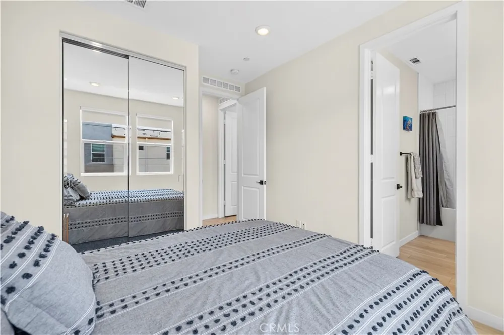 27105 Valley Oak Valencia, CA 91381