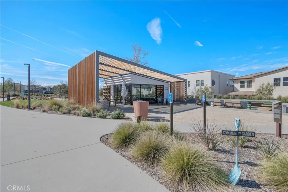 27105 Valley Oak Valencia, CA 91381