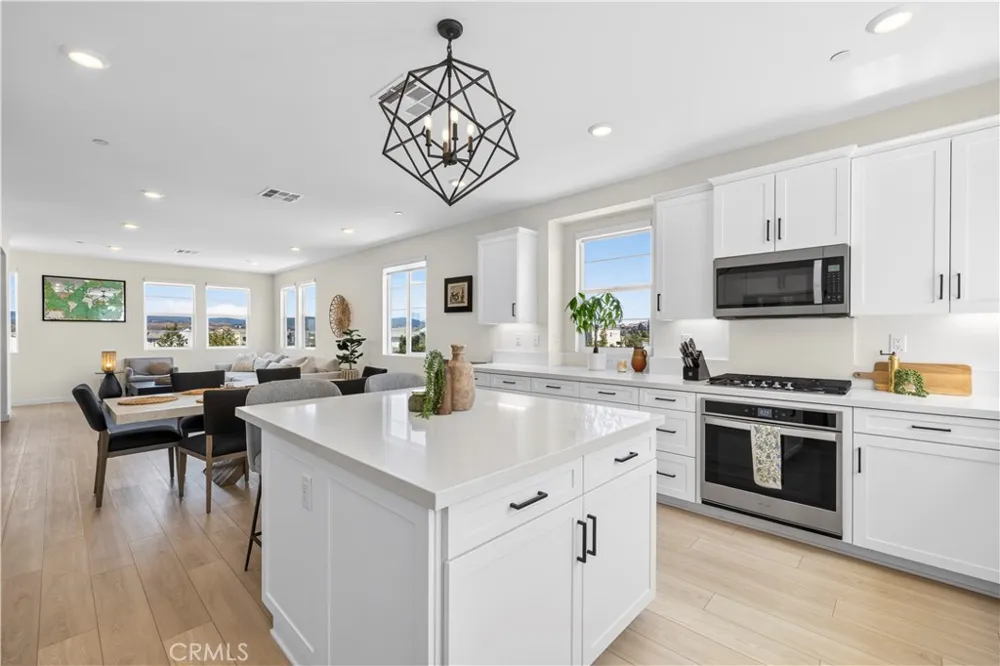 27105 Valley Oak Valencia, CA 91381