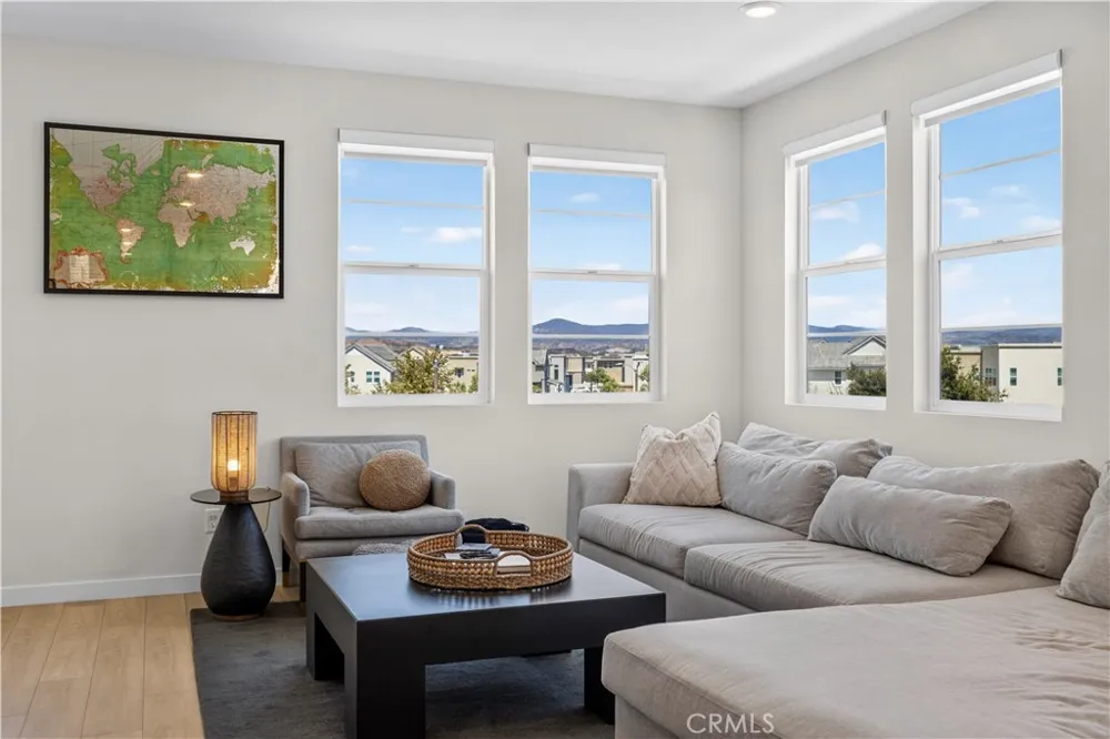 27105 Valley Oak Valencia, CA 91381