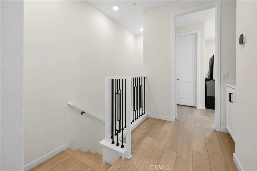 27105 Valley Oak Valencia, CA 91381