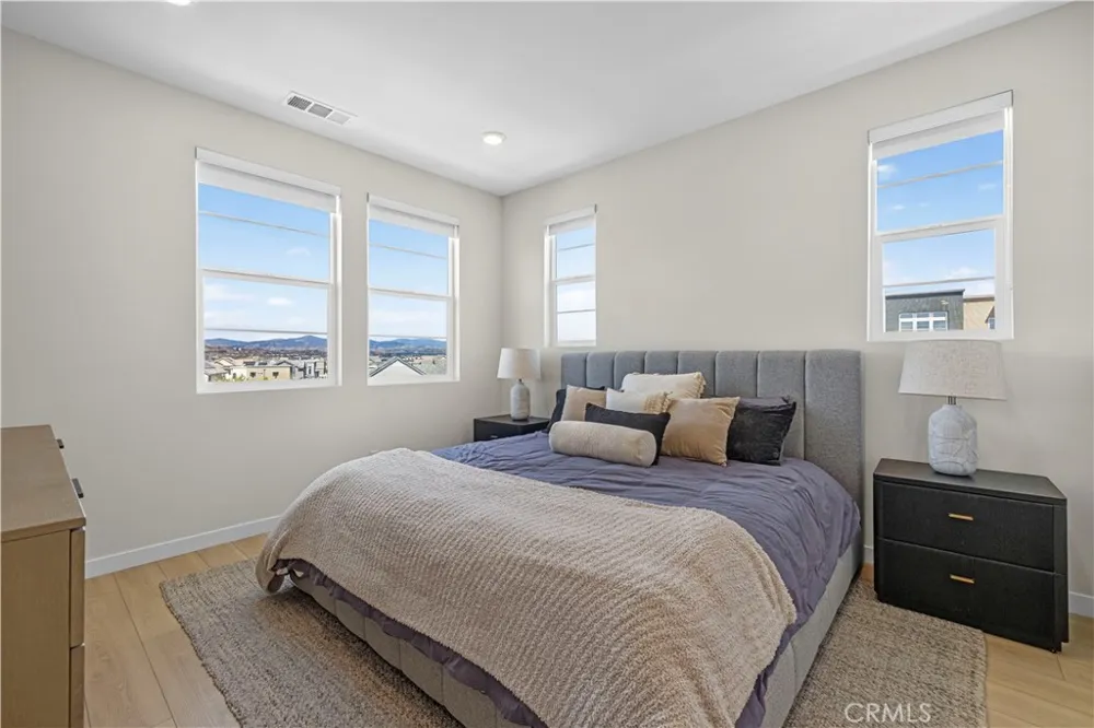 27105 Valley Oak Valencia, CA 91381