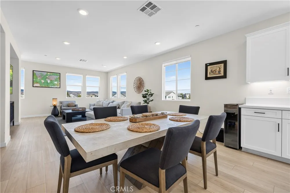 27105 Valley Oak Valencia, CA 91381