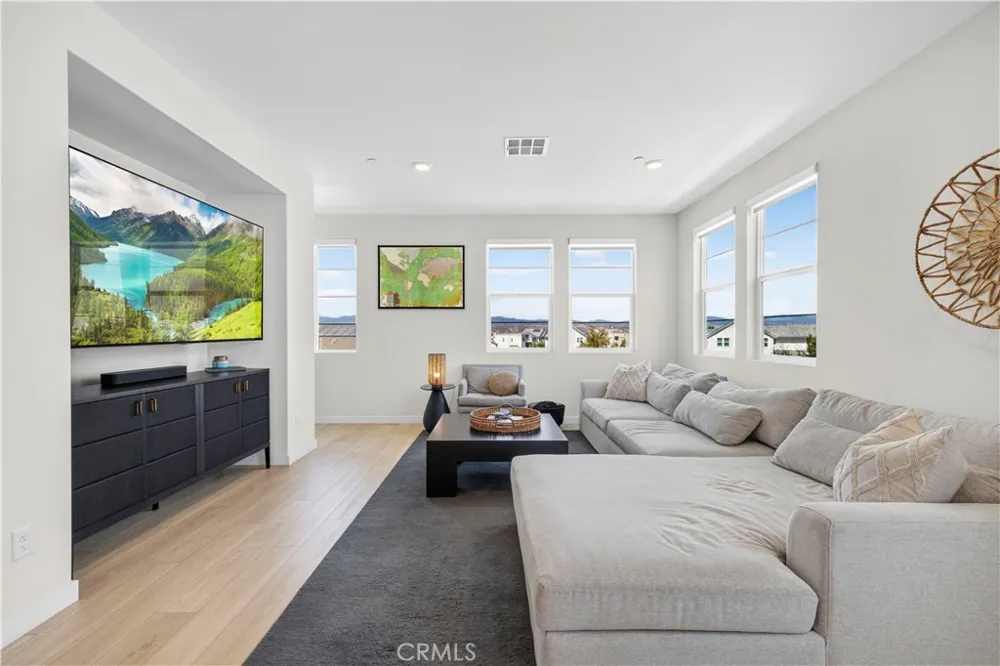 27105 Valley Oak Valencia, CA 91381