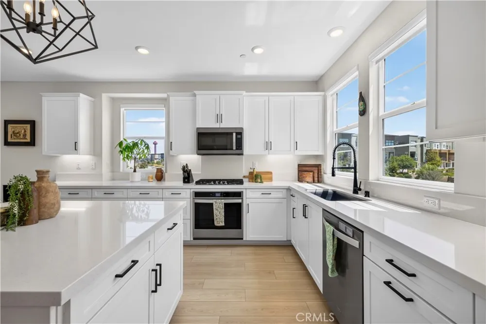 27105 Valley Oak Valencia, CA 91381