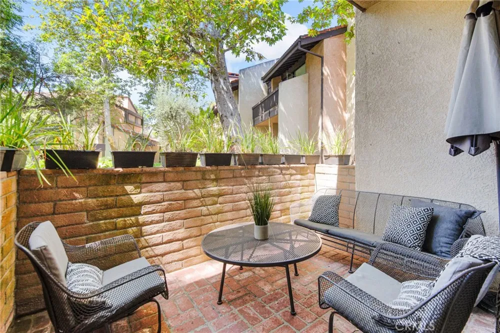 21900 Marylee Street #288 Woodland Hills, CA 91367