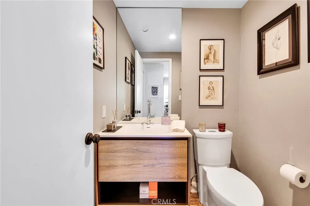 21900 Marylee Street #288 Woodland Hills, CA 91367