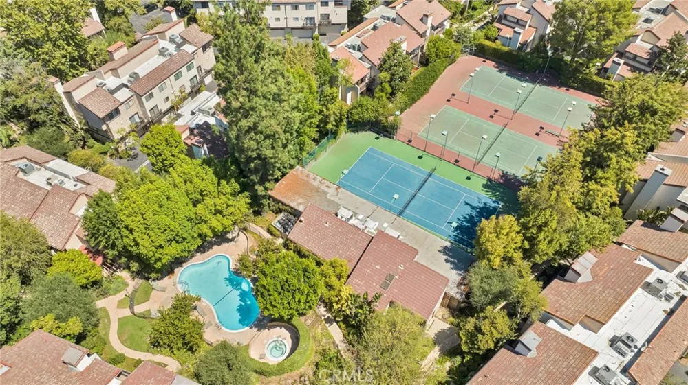 21900 Marylee Street #288 Woodland Hills, CA 91367