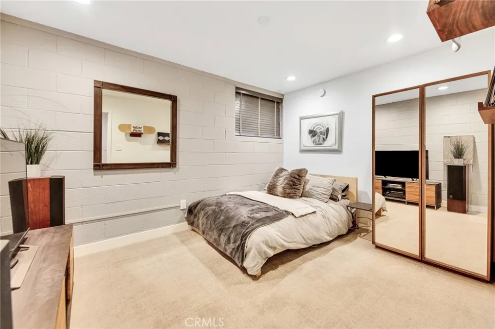 21900 Marylee Street #288 Woodland Hills, CA 91367